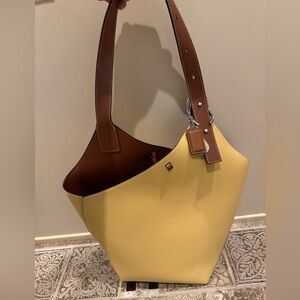 MDBM Cholet Bucket Shoulder Strap Bag with Matching Zipper Pouch